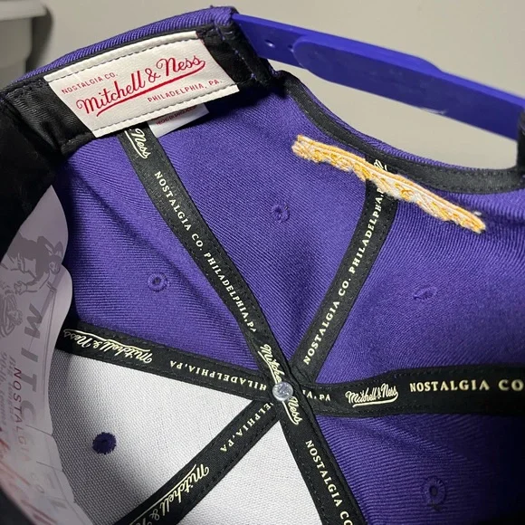 Lakers SnapBack Hat NWT - Picture 5 of 6